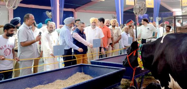 Dignitaries during mela visit